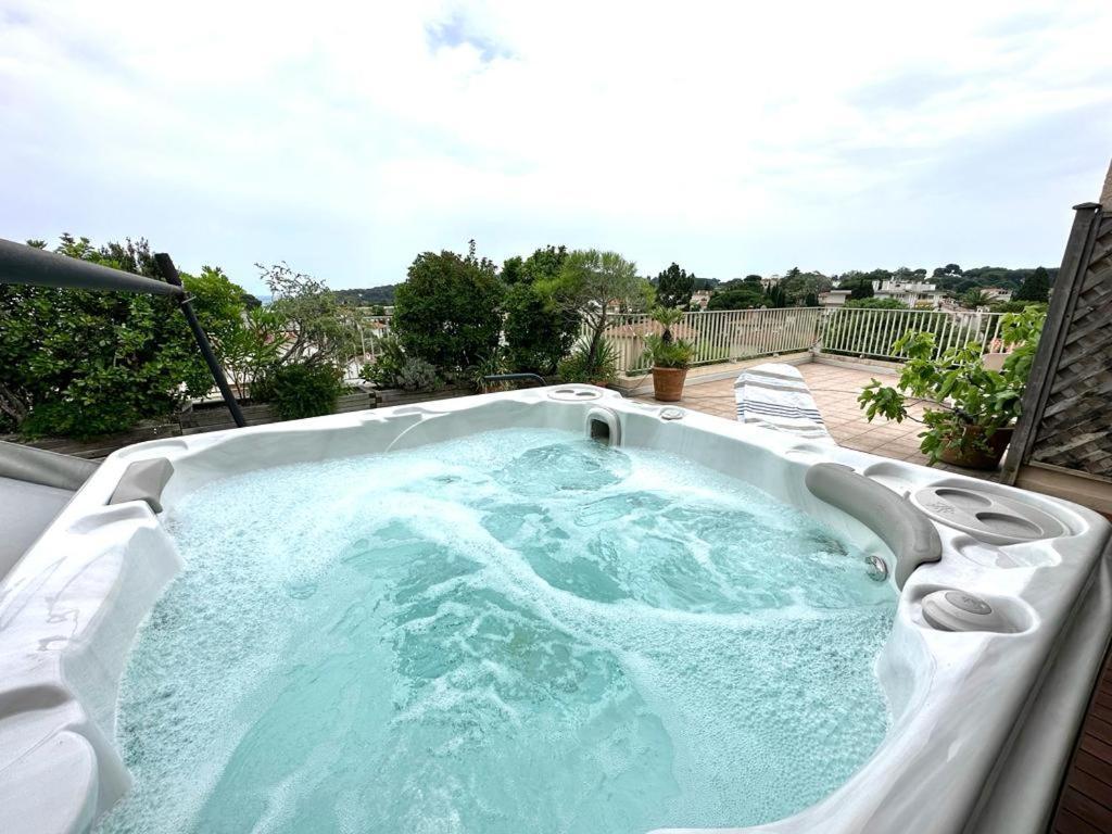 Appartement Panoramic Sea View Penthouse With Jacuzzi And 450 Sqm Terrace à Antibes Extérieur photo